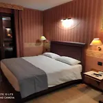 Val Del Rio 3* פיומאלבו