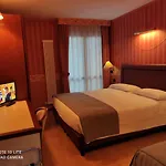 Val Del Rio Hotel