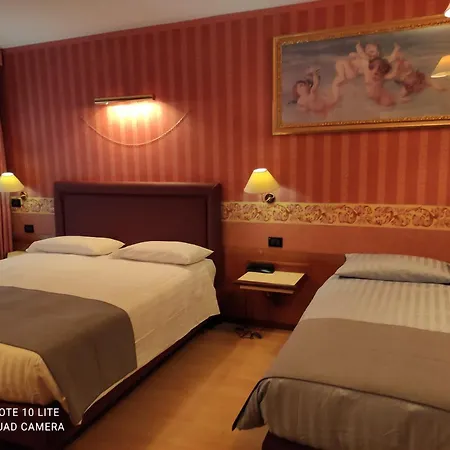 Val Del Rio ホテル フィウマルボ