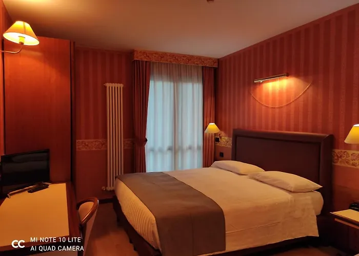 Val Del Rio מלון פיומאלבו