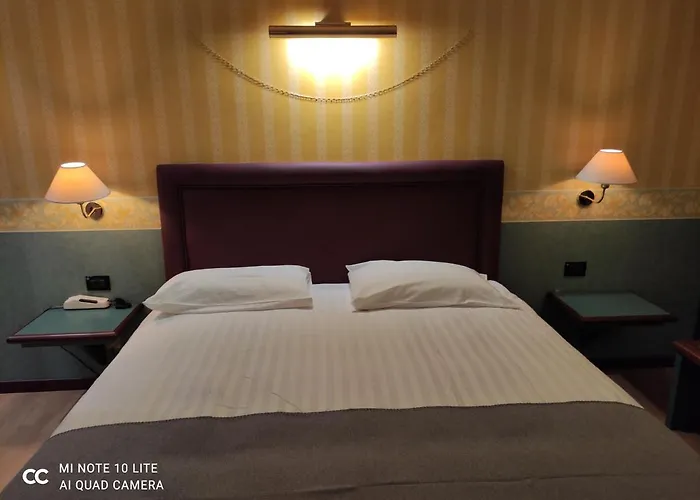 מלון Val Del Rio פיומאלבו